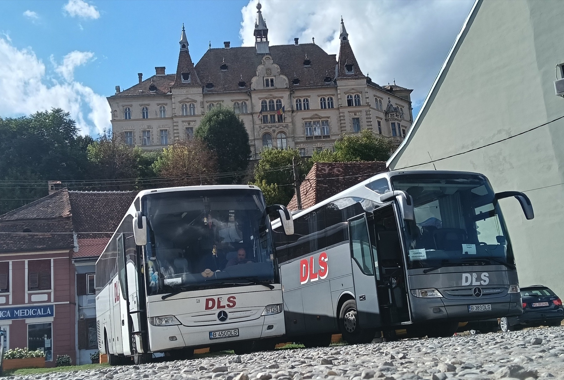 Excursii turistice și școlare